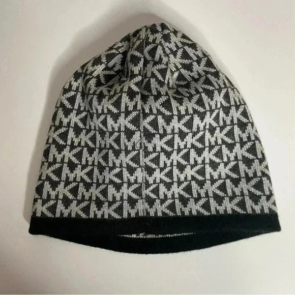 Micheal Kors Beanie - Picture 5 of 5